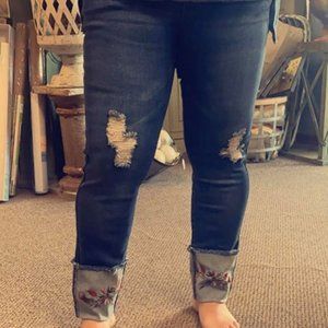 Angel Premium Kim Capri Embroidered Cuff!!! NWT!!!